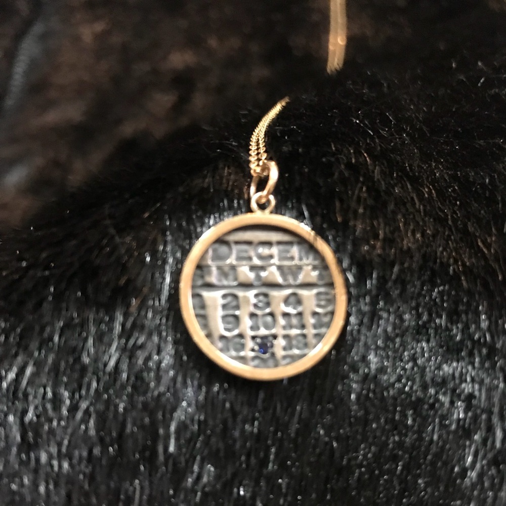 Beautiful & unique calendar charm w 14k gold chain